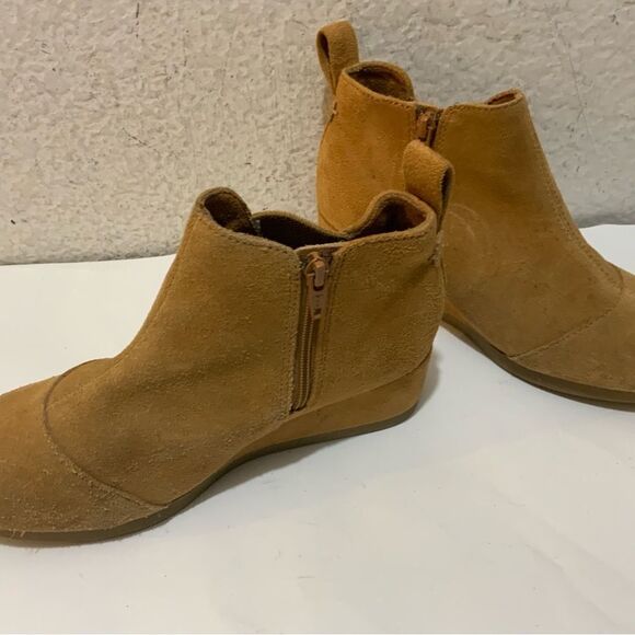 TOMS Youth Suede Wedge Booties size 1.5 - Picture 3 of 11